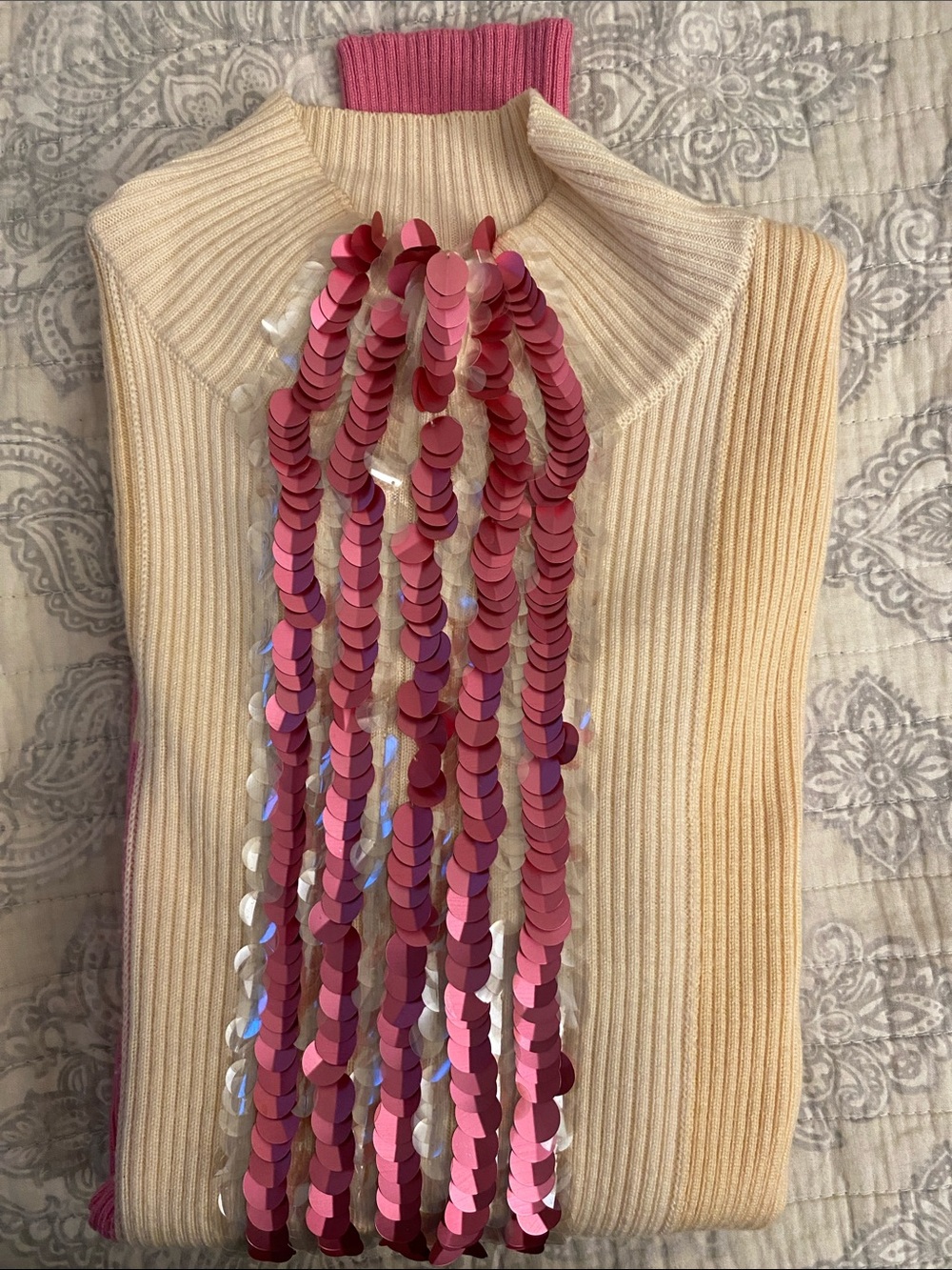 Delpozo Cream & Pink Colorblock Ribbed Turtleneck Sweater with Pink Sequin Tasse